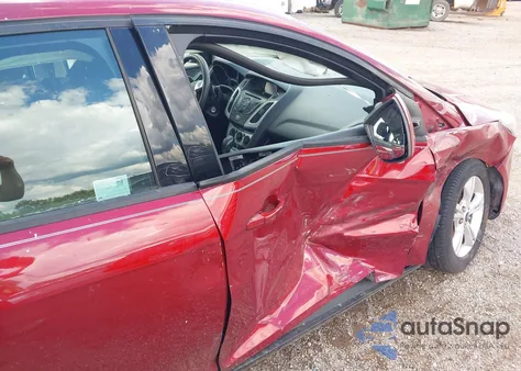 2014 Ford Focus Se z USA, uszkodzony, nr VIN 1FADP3F28EL292631